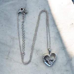 silver-colored alloy "Nana" heart-shaped pendant necklace with rhinestone accent
